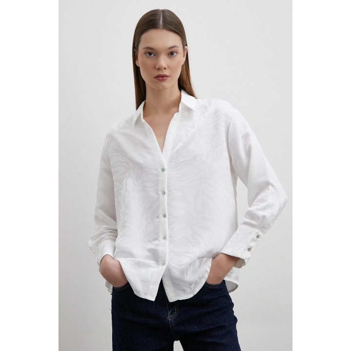 Jakarlı V Yaka Gömlek Beyaz