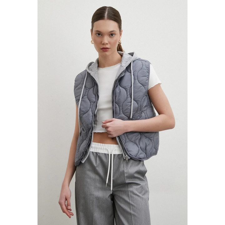 Kapüşonlu Kapitone Yelek Gri