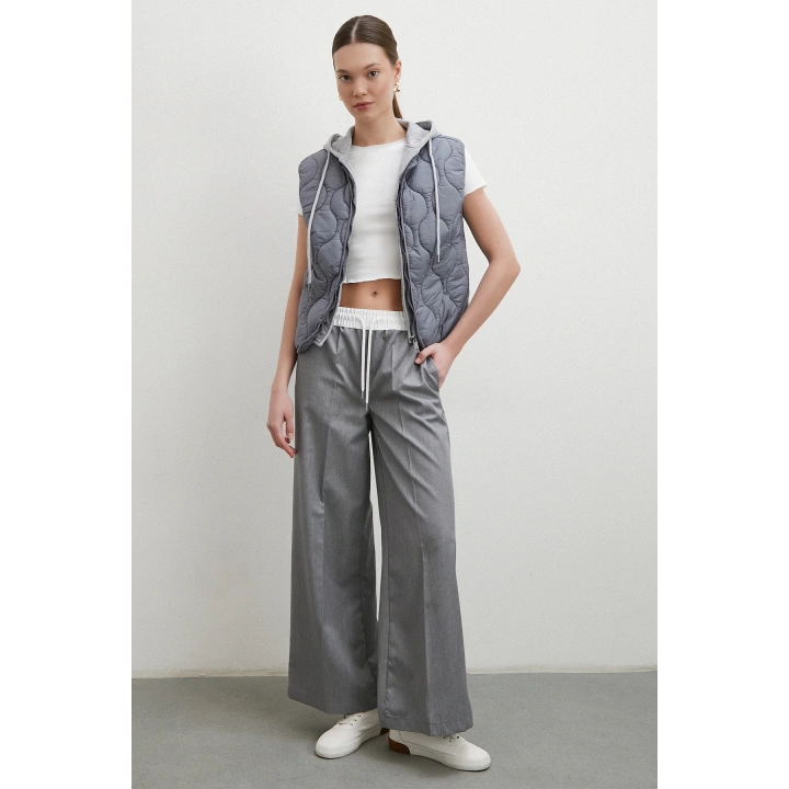 Kapüşonlu Kapitone Yelek Gri