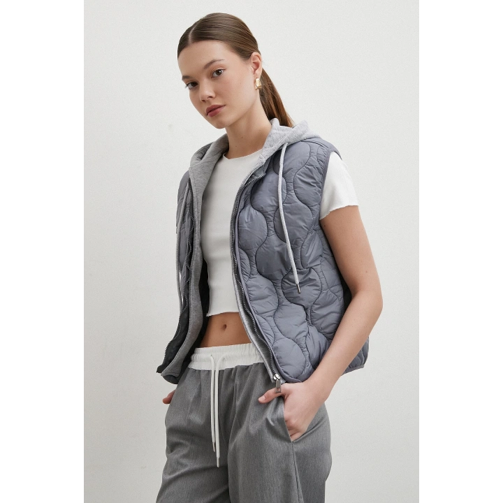 Kapüşonlu Kapitone Yelek Gri