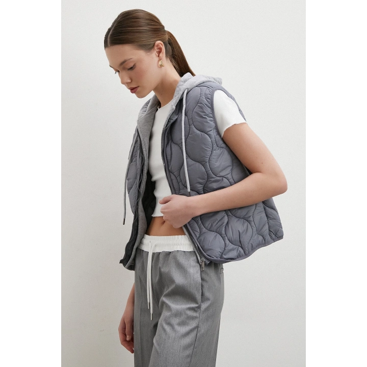 Kapüşonlu Kapitone Yelek Gri