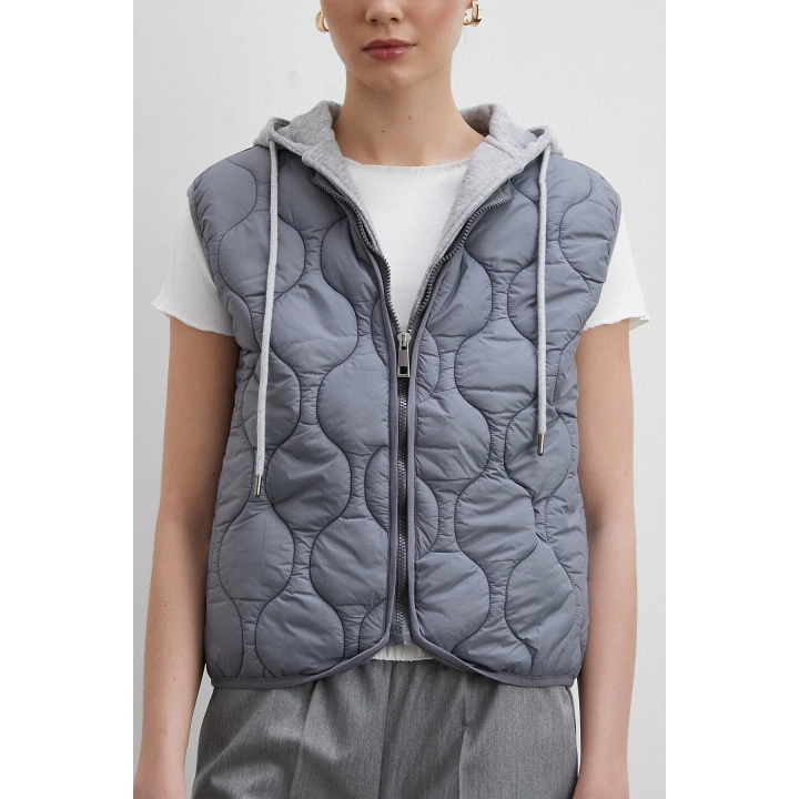 Kapüşonlu Kapitone Yelek Gri