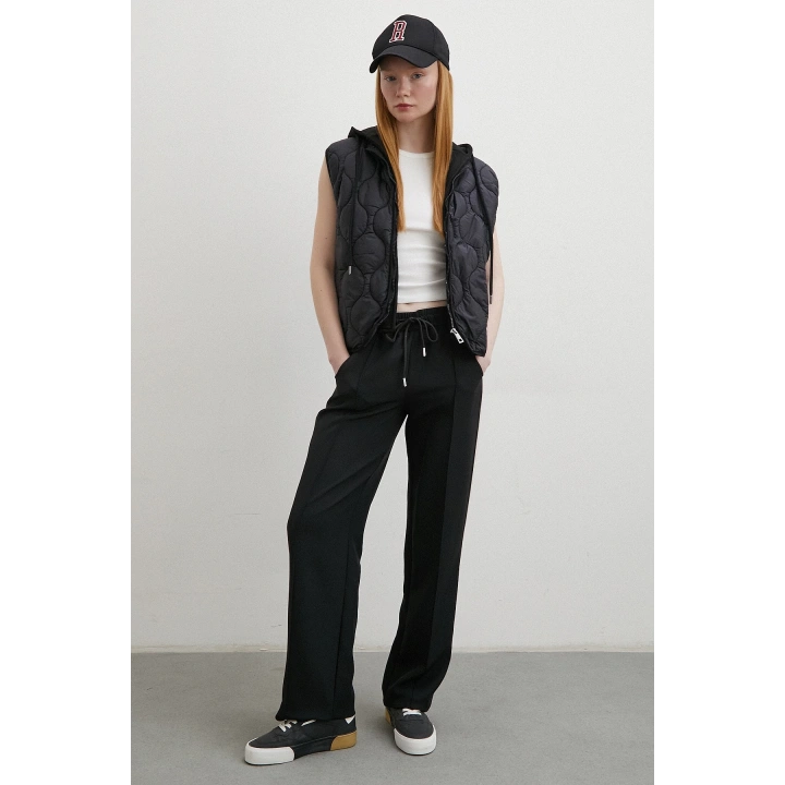 Kapüşonlu Kapitone Yelek Siyah