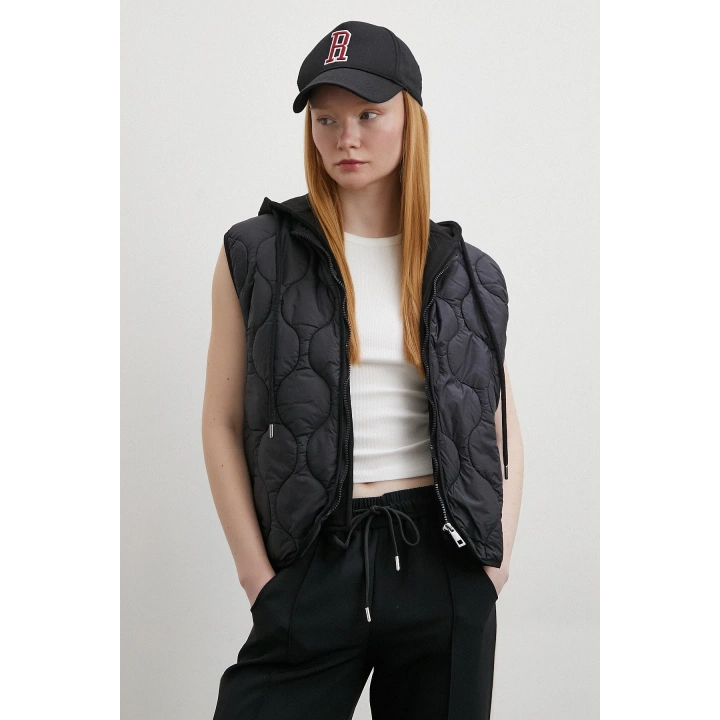 Kapüşonlu Kapitone Yelek Siyah