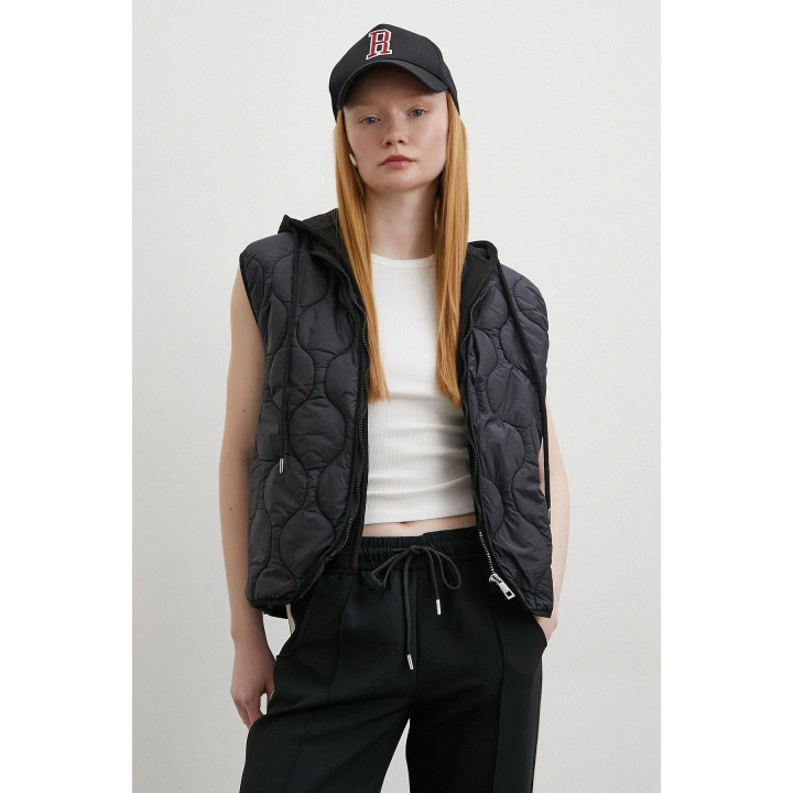 Kapüşonlu Kapitone Yelek Siyah