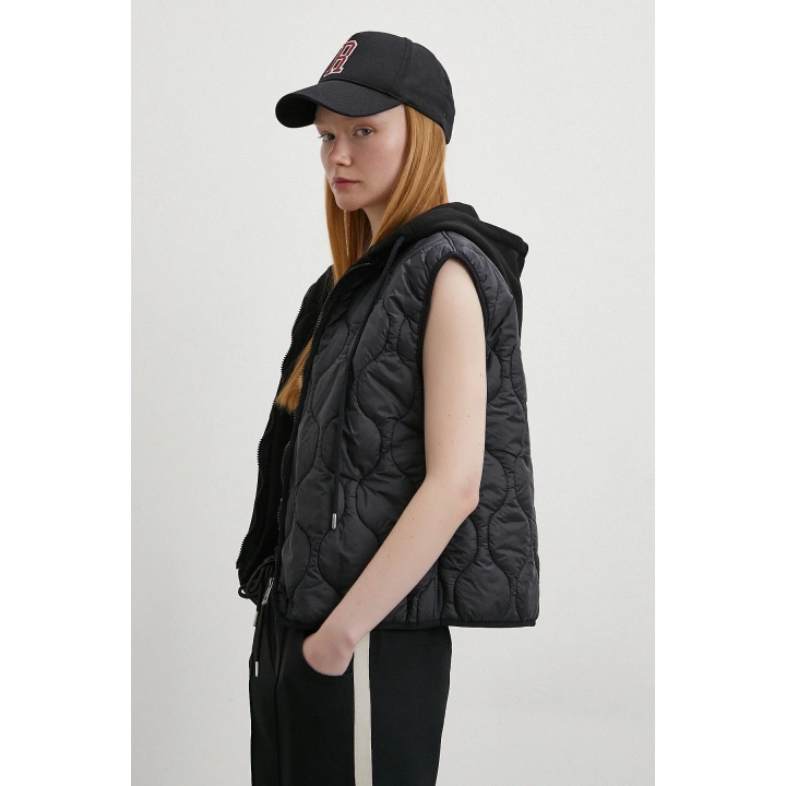 Kapüşonlu Kapitone Yelek Siyah