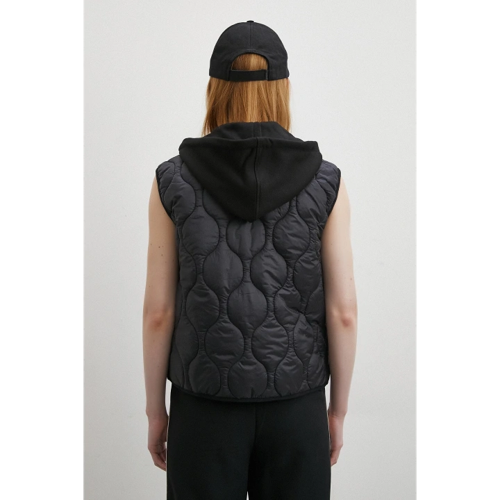 Kapüşonlu Kapitone Yelek Siyah