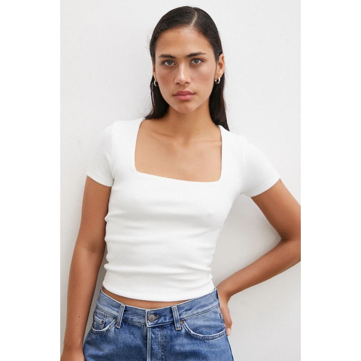 Kare Yaka T-shirt Beyaz
