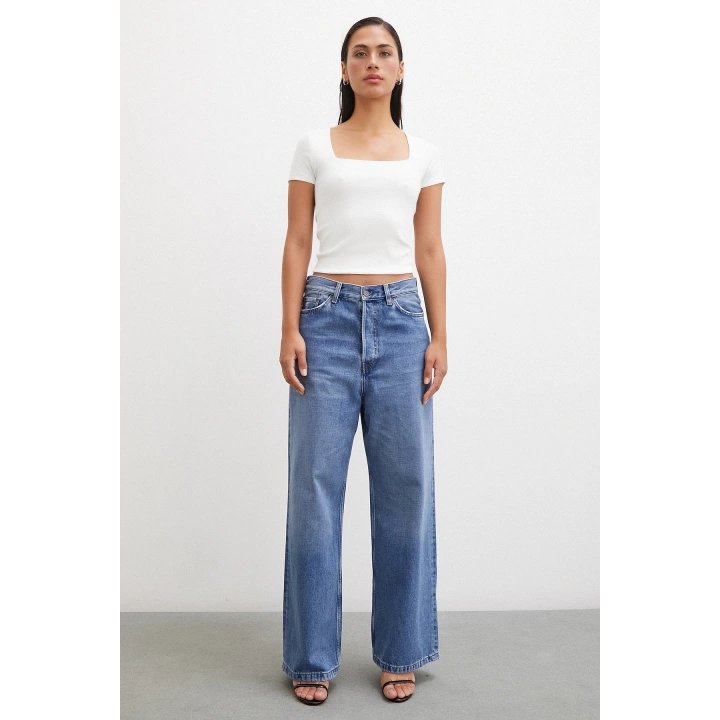 Kare Yaka T-shirt Beyaz