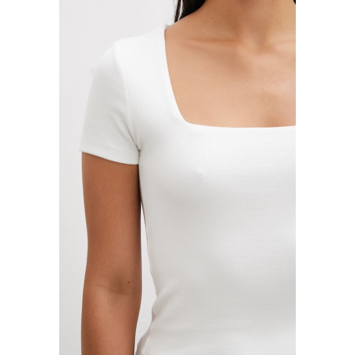 Kare Yaka T-shirt Beyaz