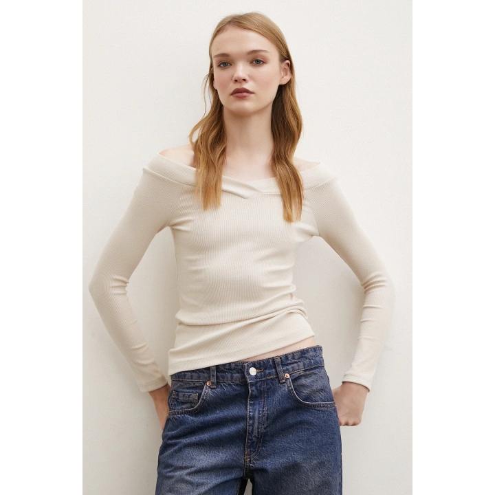 Kayık Yaka Bluz Bej