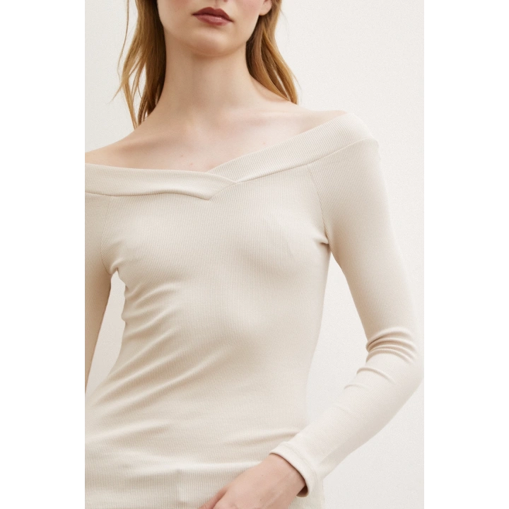 Kayık Yaka Bluz Bej