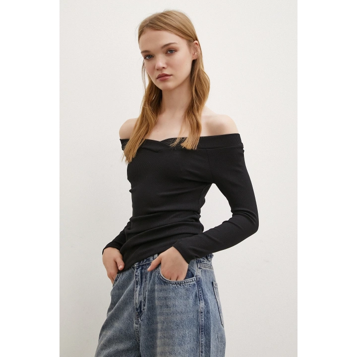 Kayık Yaka Bluz Siyah