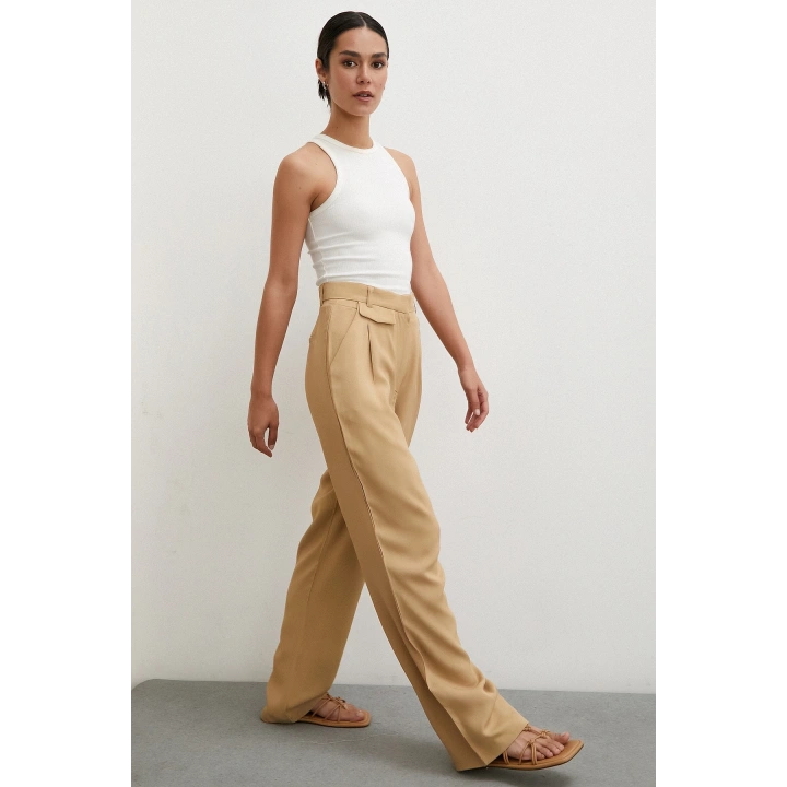 Kemer Detaylı Klasik Pantolon Bej