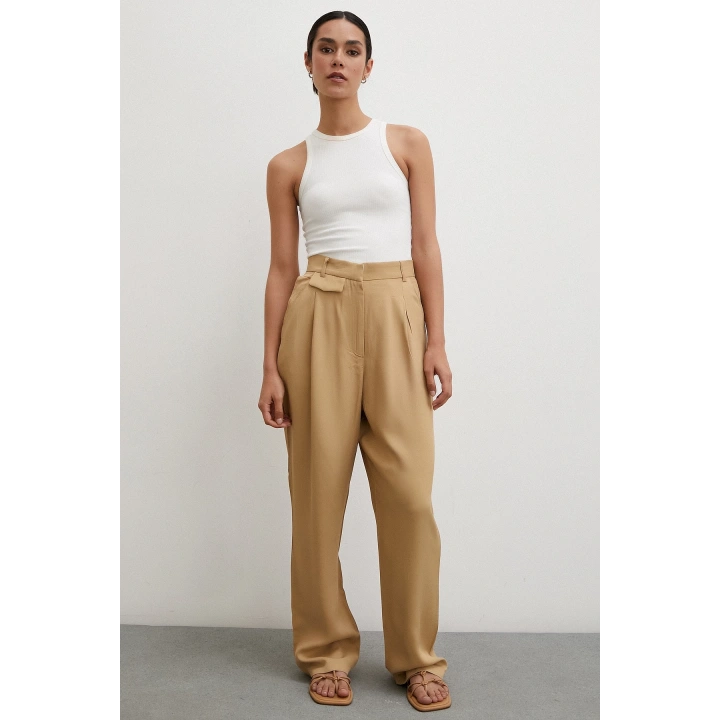 Kemer Detaylı Klasik Pantolon Bej
