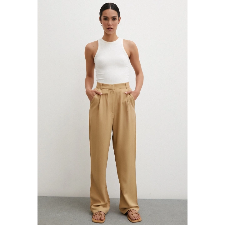 Kemer Detaylı Klasik Pantolon Bej