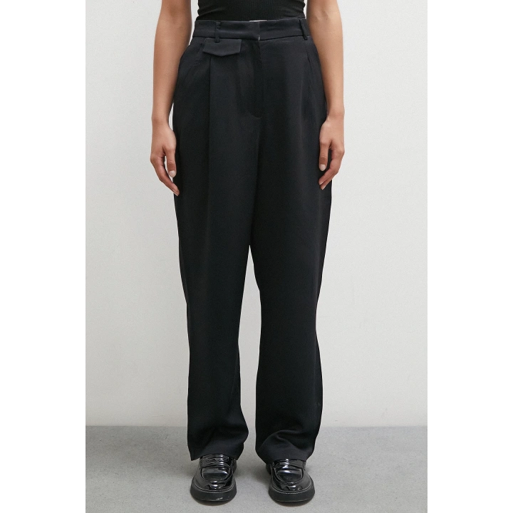 Kemer Detaylı Klasik Pantolon Siyah