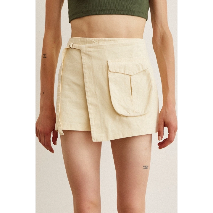 Kemer Detaylı Şort Etek Krem