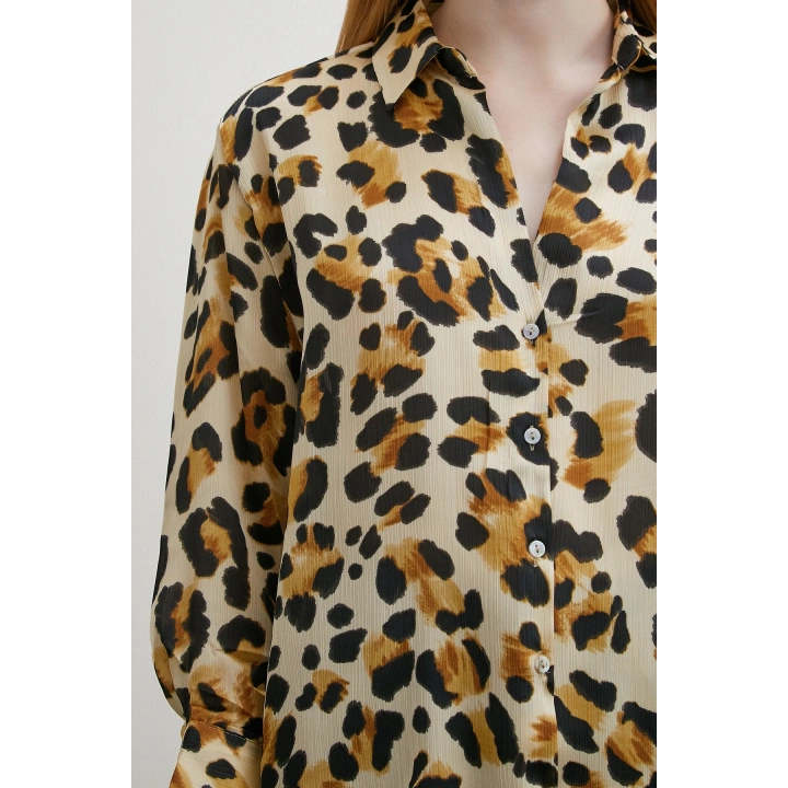 Leopar Desenli V Yaka Gömlek Bej