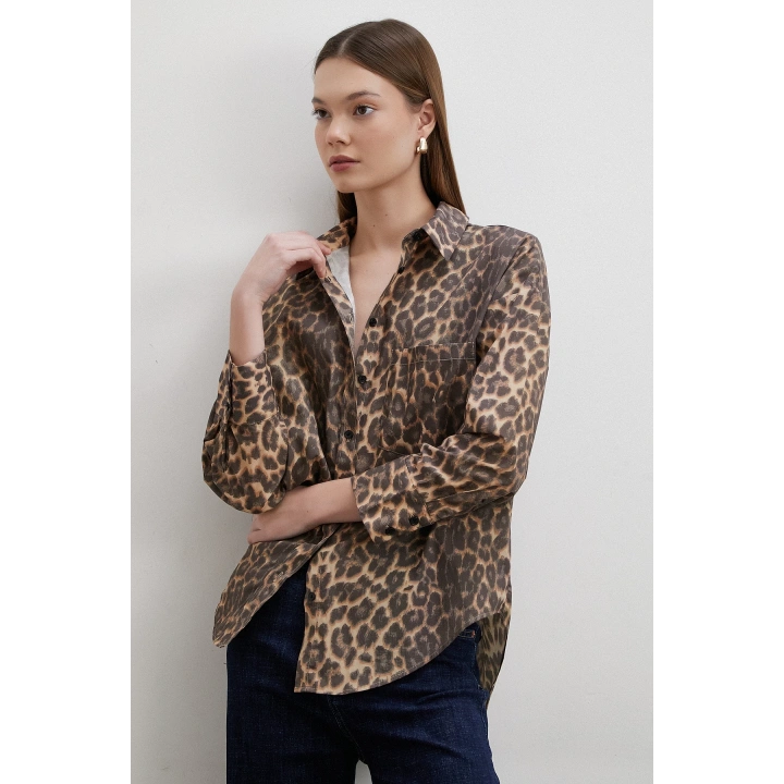 Leopar Desenli V Yaka Gömlek Kahve