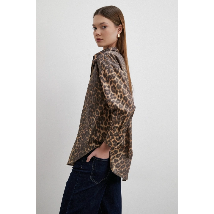 Leopar Desenli V Yaka Gömlek Kahve