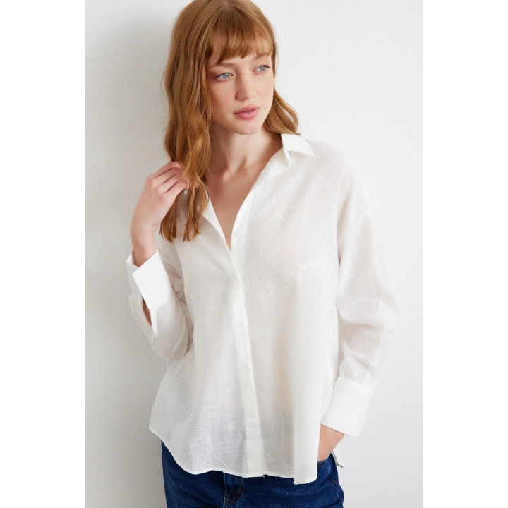 Nakış Detaylı Gömlek Beyaz