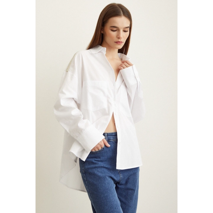 Omuzda Boncuk Detaylı  Oversize Gömlek Beyaz