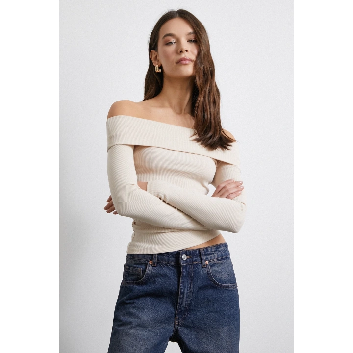 Omzu Açık Kaşkorse Bluz Bej