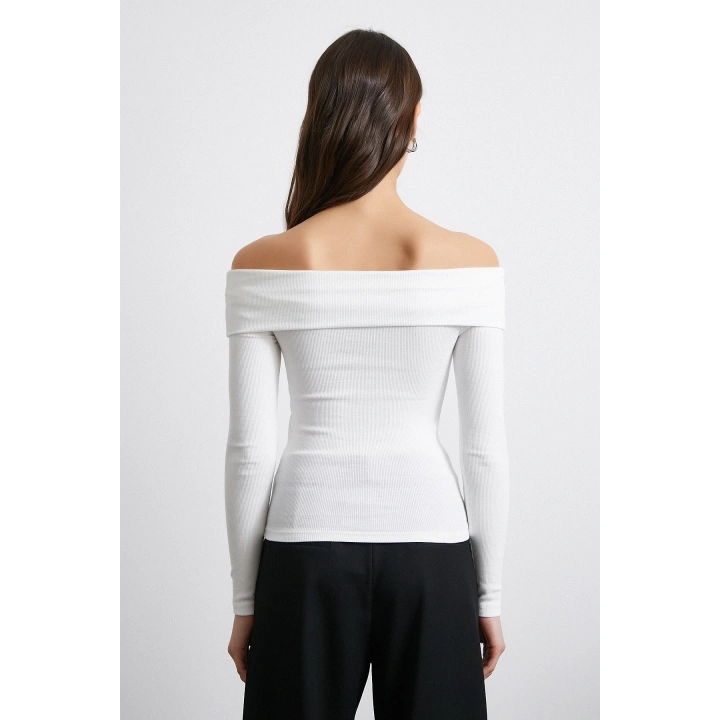 Omzu Açık Kaşkorse Bluz Beyaz