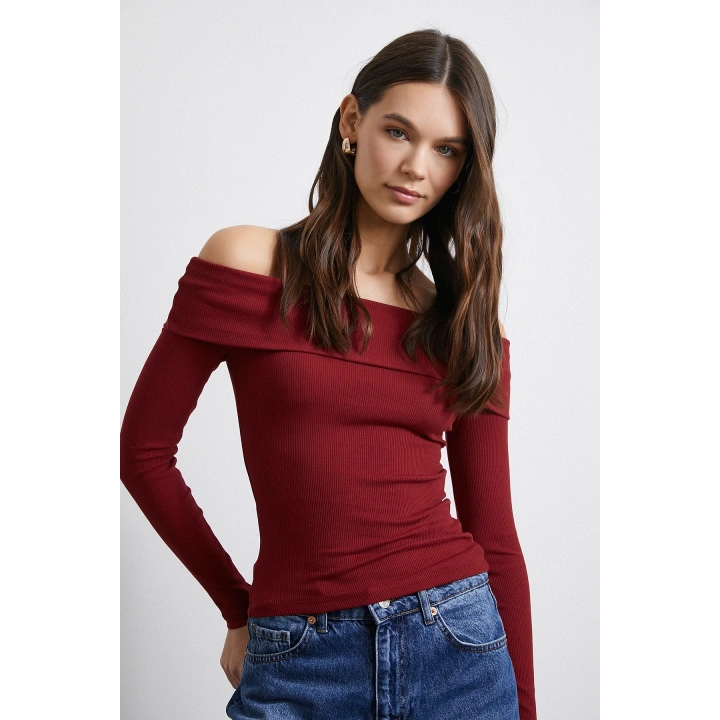 Omzu Açık Kaşkorse Bluz Bordo