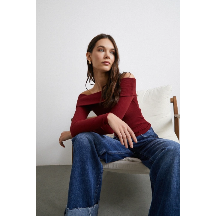 Omzu Açık Kaşkorse Bluz Bordo