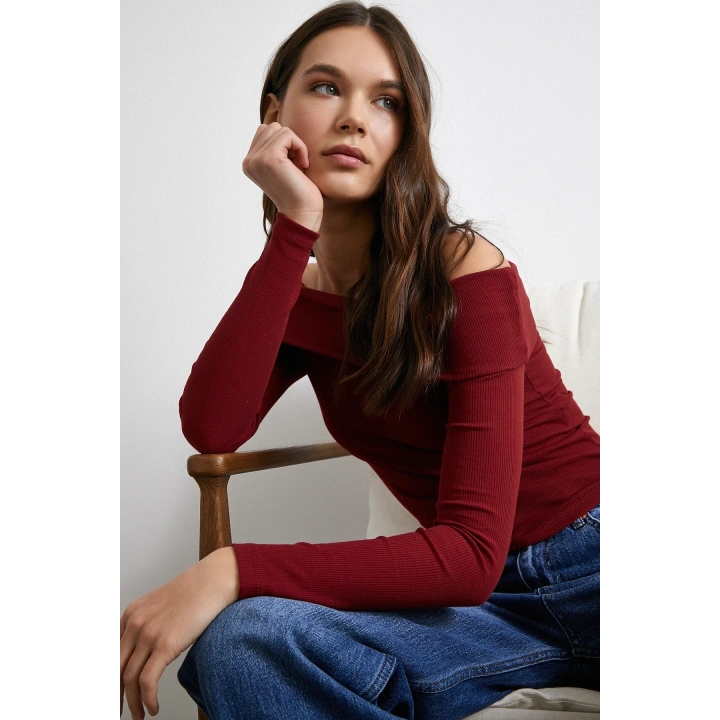 Omzu Açık Kaşkorse Bluz Bordo