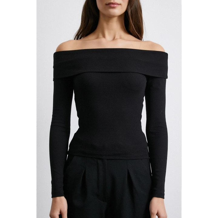 Omzu Açık Kaşkorse Bluz Siyah