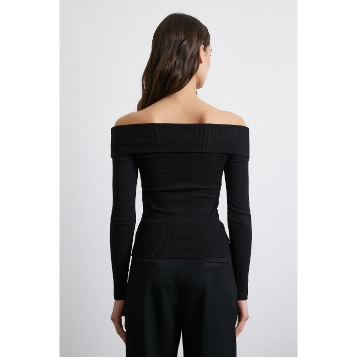 Omzu Açık Kaşkorse Bluz Siyah