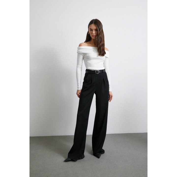 Omzu Büzgülü Bluz Beyaz