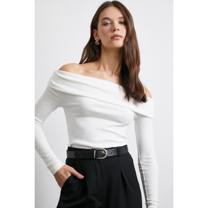 Omzu Büzgülü Bluz Beyaz