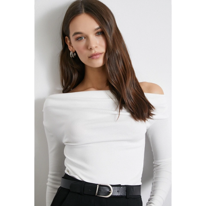 Omzu Büzgülü Bluz Beyaz