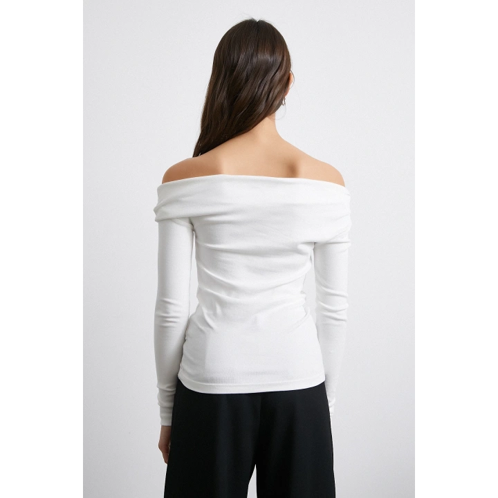 Omzu Büzgülü Bluz Beyaz