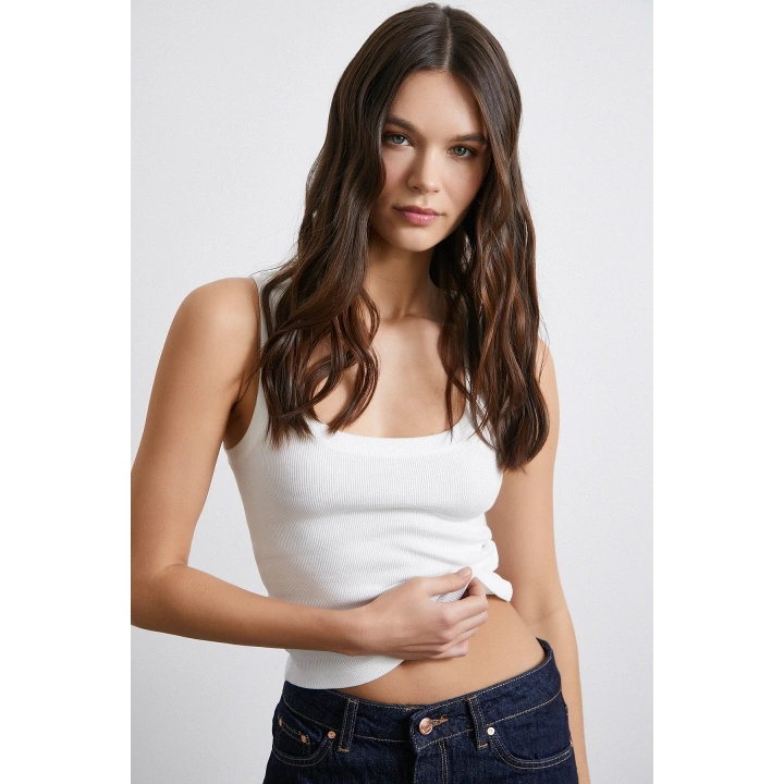 Önü Biyeli Atlet Beyaz