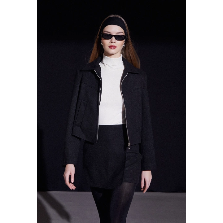 Önü Katlı Kaşe Etek Siyah