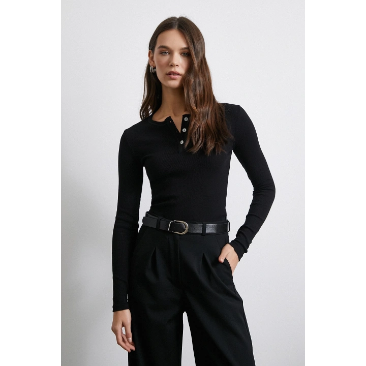 Patlı Düğmeli Bluz Siyah