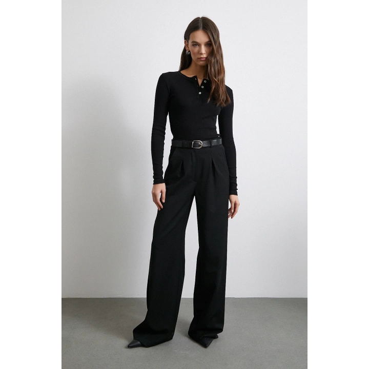 Patlı Düğmeli Bluz Siyah