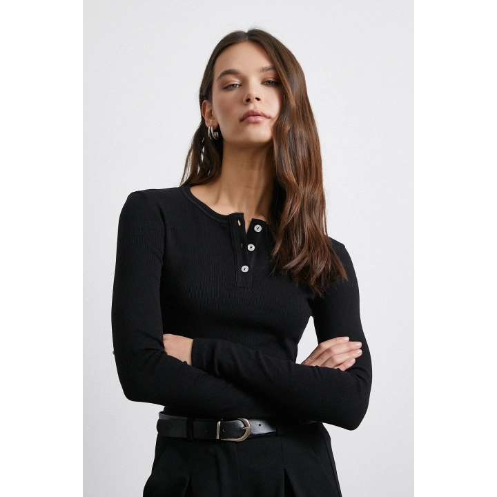 Patlı Düğmeli Bluz Siyah