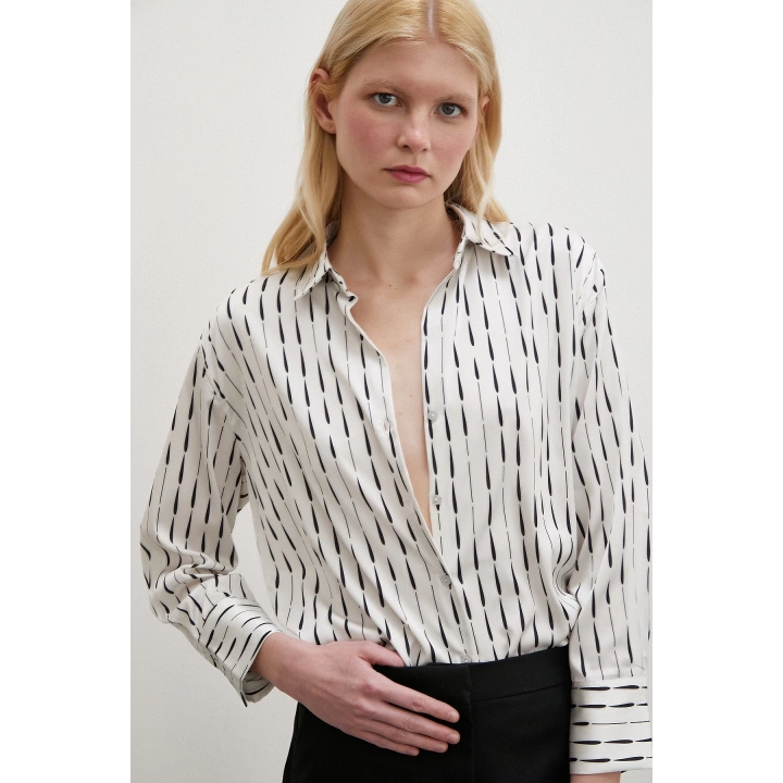 V Yaka Desenli Gömlek Krem