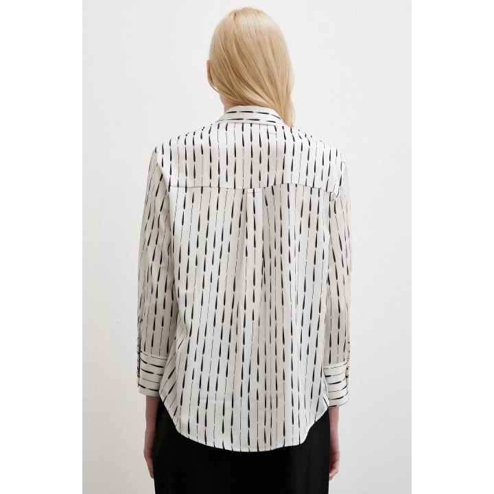 V Yaka Desenli Gömlek Krem