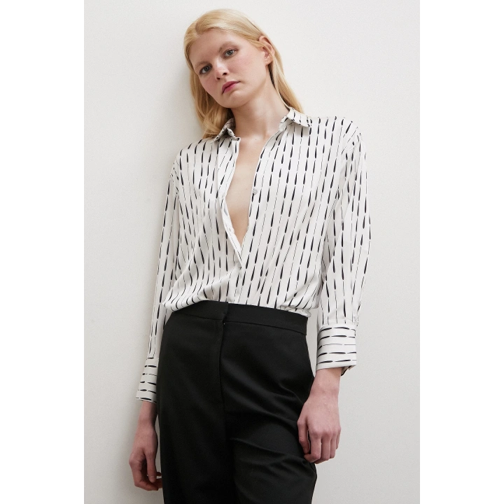 V Yaka Desenli Gömlek Krem