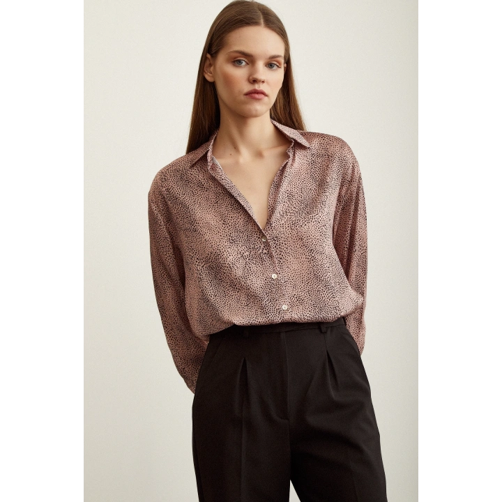 V Yaka Desenli Saten Gömlek Gül Kurusu