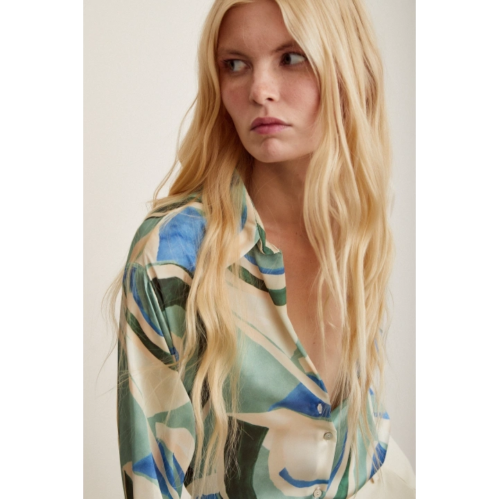 V Yaka Desenli Saten Gömlek Mavi