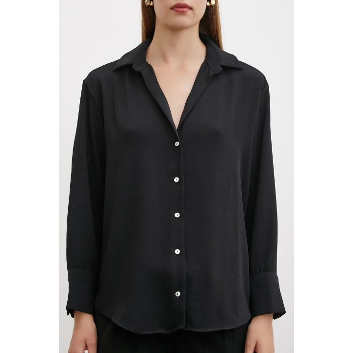V Yaka Klasik Gömlek Siyah