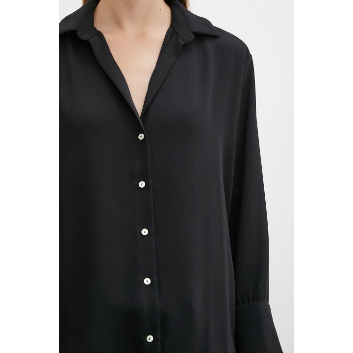 V Yaka Klasik Gömlek Siyah